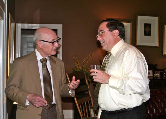 IMG_3473 Louis Curet, fondateur des Friends of French at LSU, et Guillermo Ferreyra, doyen du Collège des Arts et des Sciences