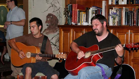 IMG_3475 Rocky McKeon est aussi un grand musicien, fondateur du groupe Mellowberry